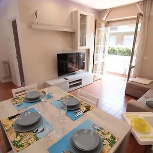 House, 300 M Dal Mare, Appartamento