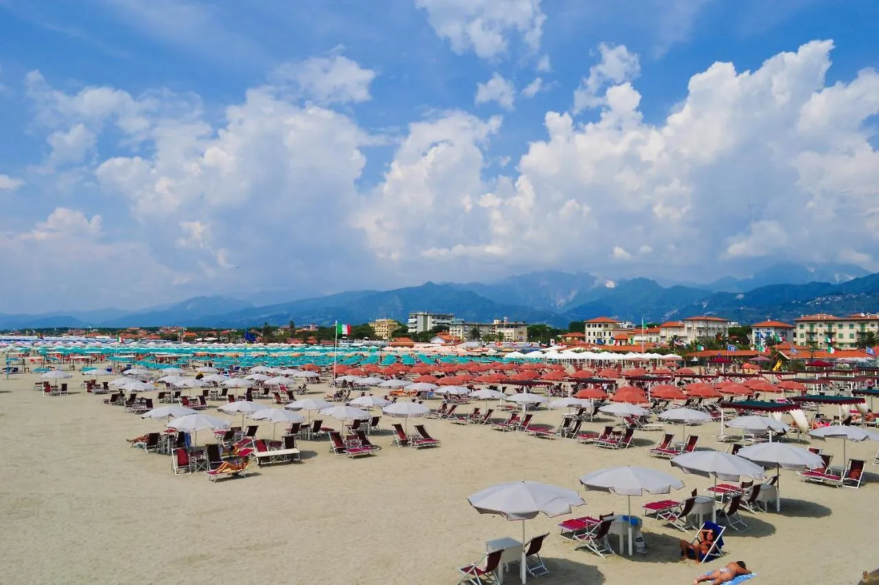 Casa Tirrena 600M From Sea - Happy Rentals Marina di Massa Italy